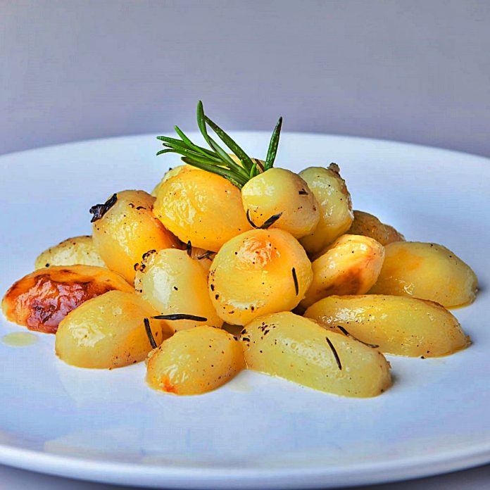 Fırında Arpacık Soğanlı Patates Nasıl Yapılır