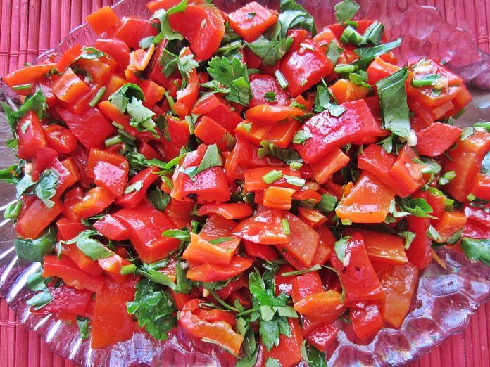 Kırmızıbiber Salatası Nasıl Yapılır