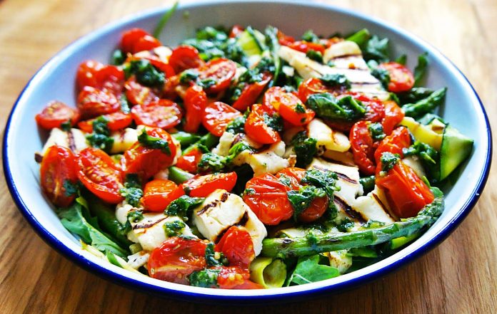 Soslu Sebze Salatası Nasıl Yapılır