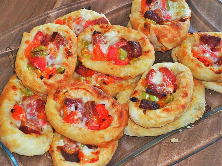 Pizza Börek Tarifi, Nasıl Yapılır ve Malzemeleri En Lezzetli Tarifler
